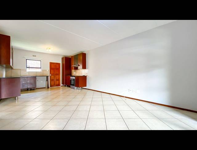 2 BEDROOM TOWNHOUSE FOR SALE IN ALBERTSDAL